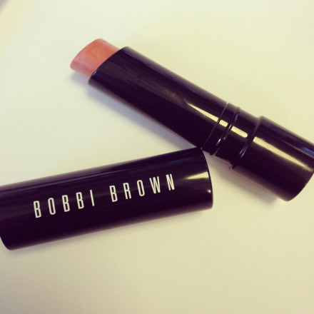 Bobbi Brown -puna "Pale Peach"